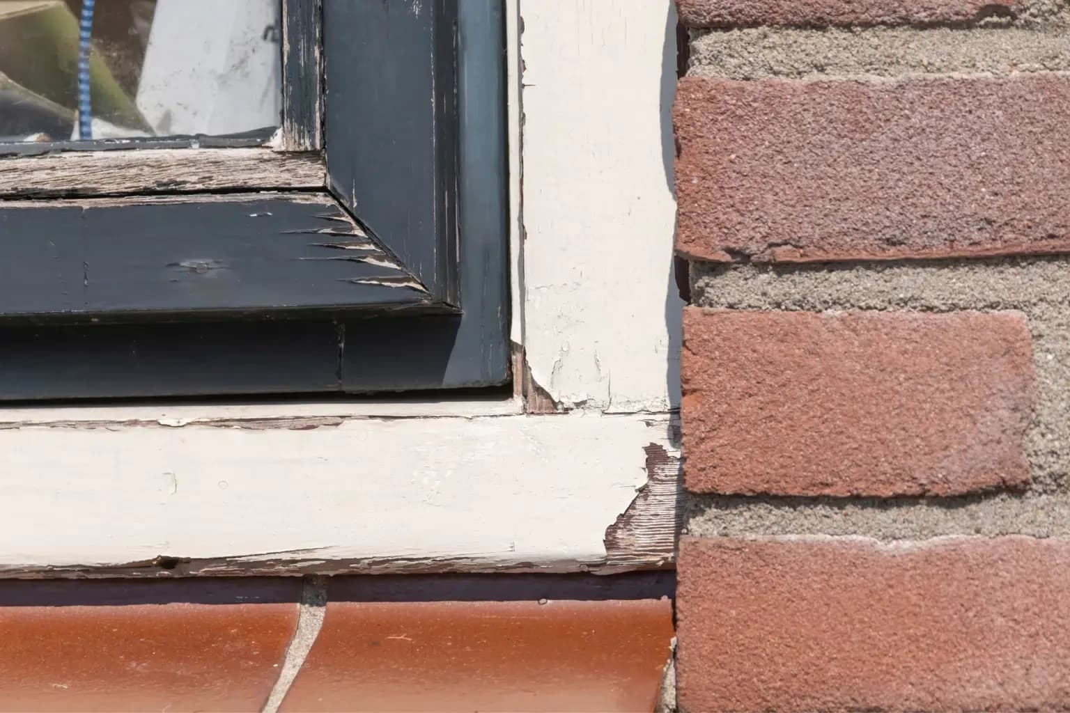 Rotten window frames in a brick house