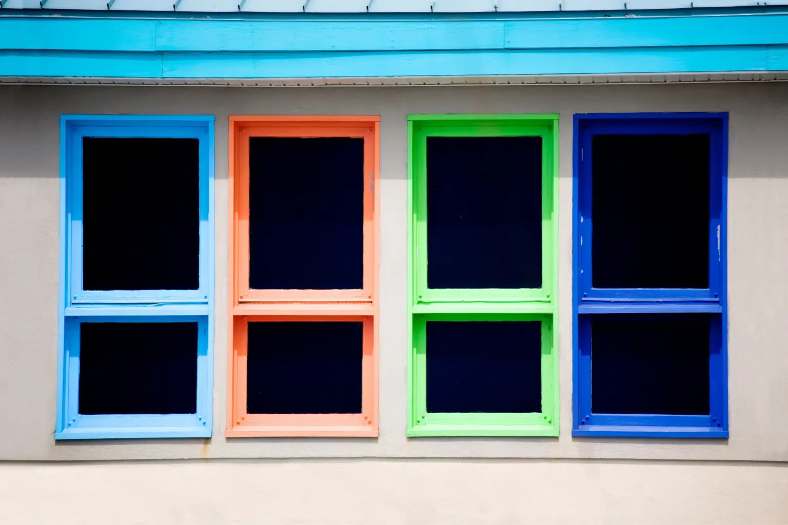 A home with multiple window colors
